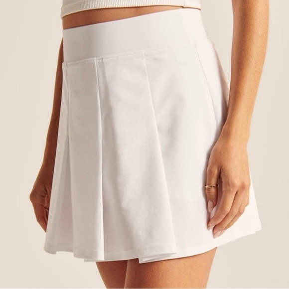 Abercrombie & Fitch Pleated Traveler Skort Tennis Skirt in White Women’s Medium - Picture 3 of 8